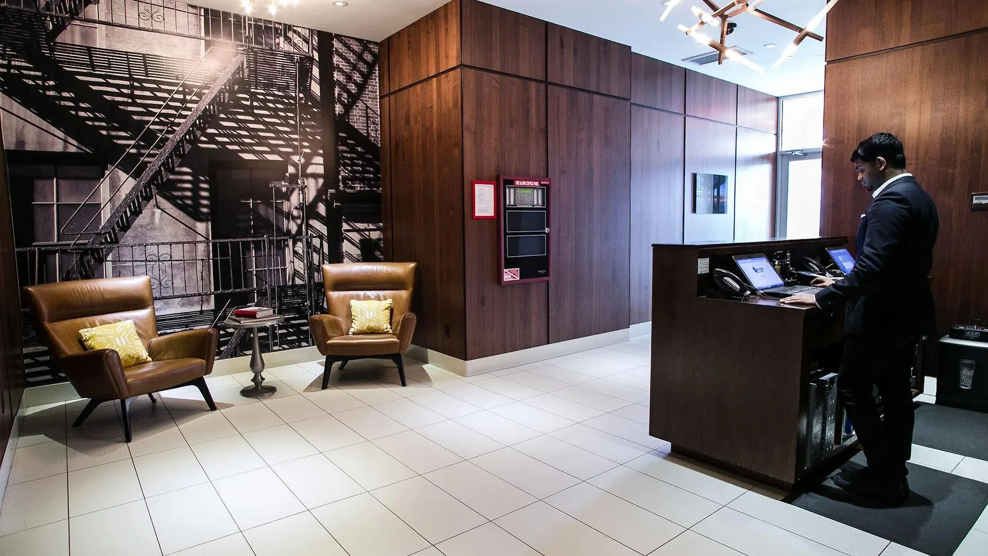 Leon Hotel Les New York
