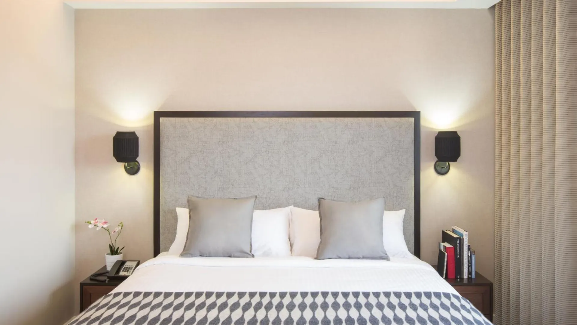 Leon Hotel Les New York United States